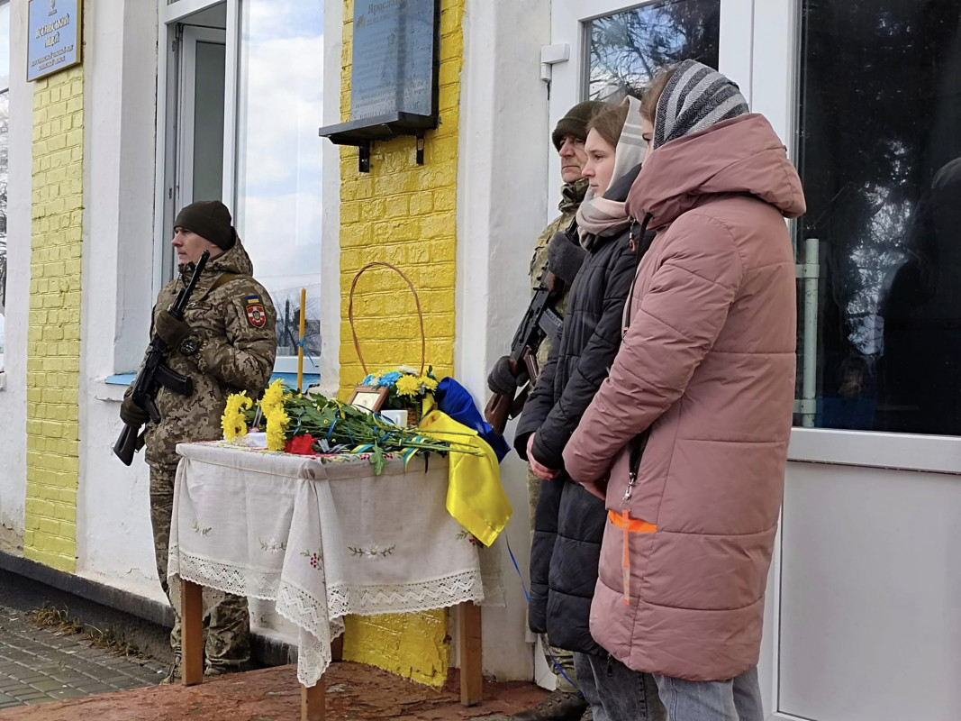 Син народився після смерті батька-Героя: на Волині відкрили меморіальну дошку Олександру Новосаду