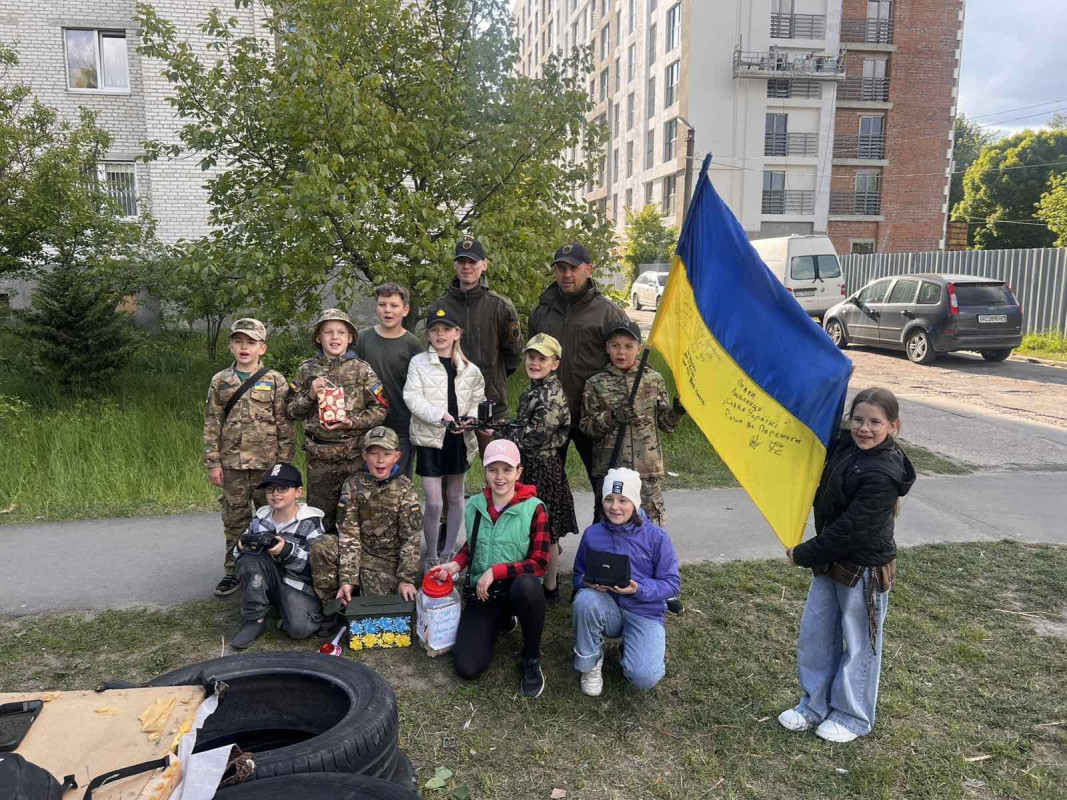 Канікули для допомоги: на Волині діти купили два дрони для захисників України