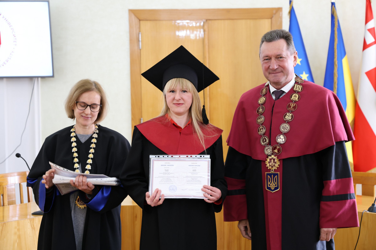 У волинському виші випускники-магістри інституту неперервної освіти отримали дипломи