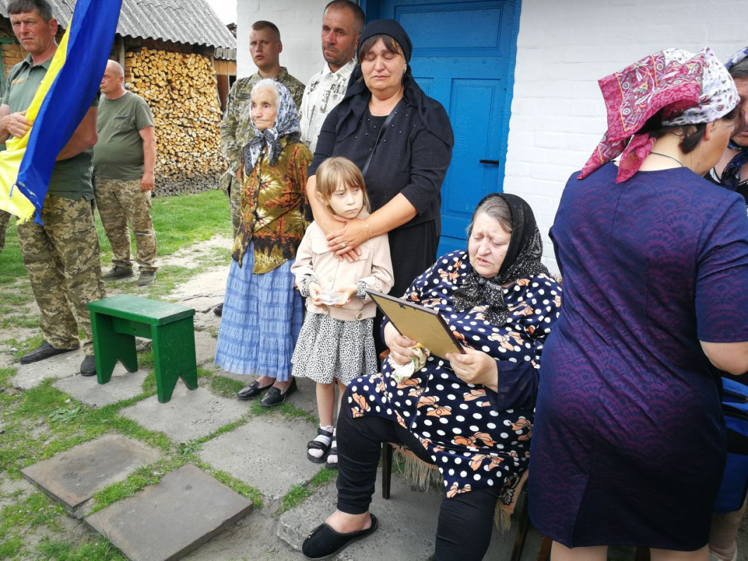 Понад півроку вважався зниклим безвісти: на Волині поховали Героя Олексія Омельчука