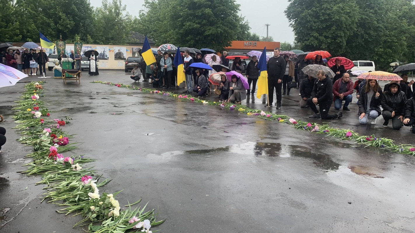 Довго сподівалися, що він живий: на Волині поховали Героя Василя Корінецького, який понад півтора року вважався зниклим безвісти
