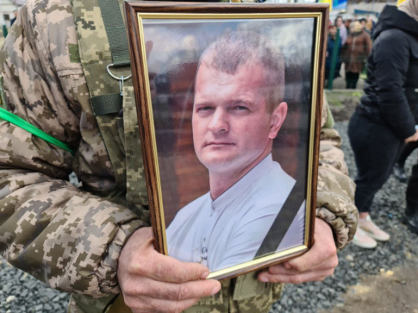 Загинув після ворожого обстрілу на Київщині: На Волині попрощалися із Героєм Василем Кальчуком