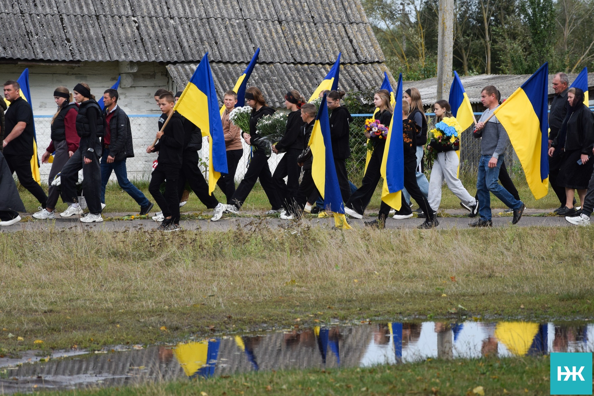 Довгою була дорога додому, бо тривалий час вважався зниклим безвісти: на Волині в останню путь провели воїна Олександра Диня
