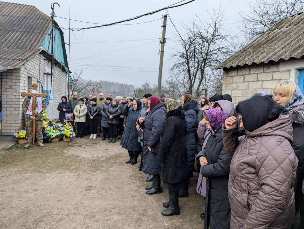 Завжди був готовий допомогти: на Волині провели в останню дорогу загиблого воїна Івана Оніщука