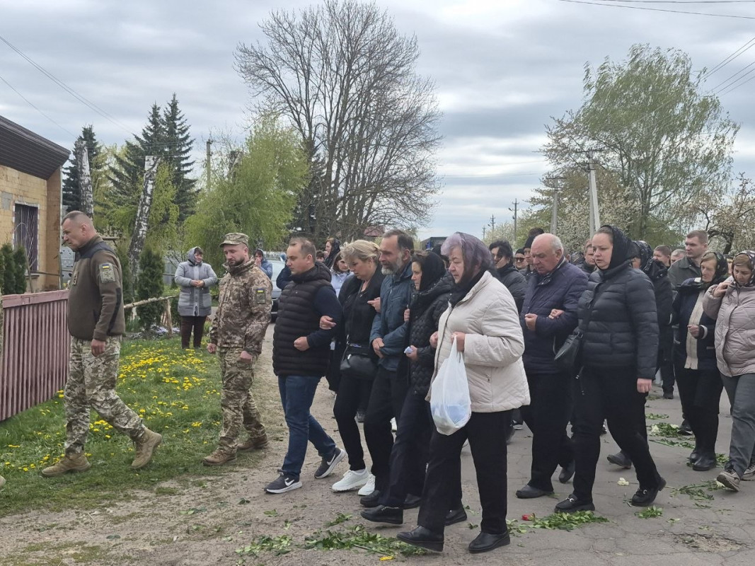 Громада на Волині віддала останню шану загиблому Герою Віктору Гошку