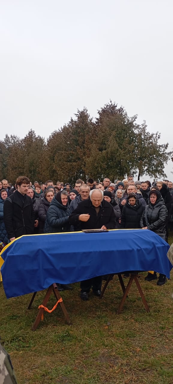 Без батька залишилося троє дітей: волиняни провели в останню дорогу Героя Тараса Парфенюка