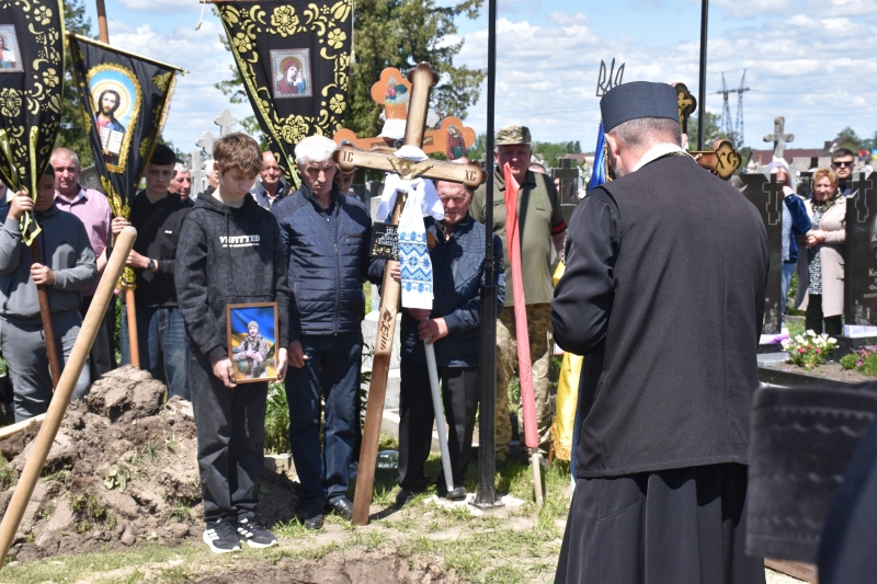 Два роки вважався безвісти зниклим: на Волині попрощалися з Героєм Віктором Шоломом
