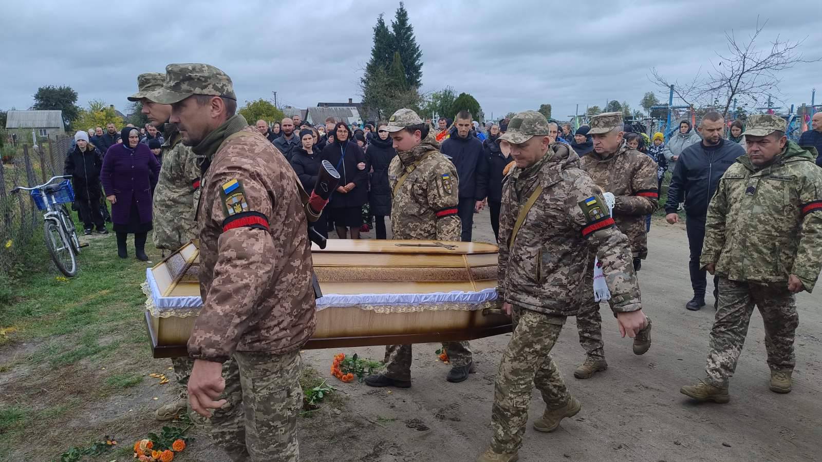 Загинув унаслідок ворожого обстрілу: на Волині попрощались з Героєм Іваном Горбачем