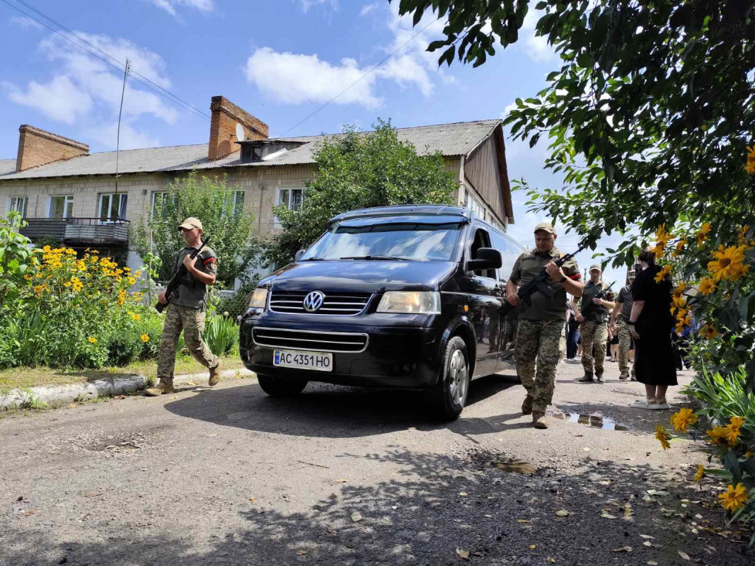 Загинув понад 3 місяці тому: у Луцькому районі поховали 31-річного Героя Петра Низового