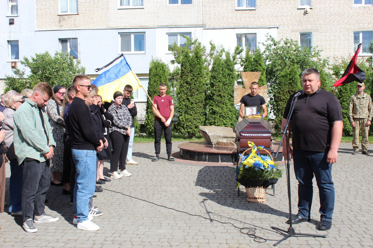 «Врятував побратима ціною власного життя»: на Волині попрощалися з 25-річним Героєм Андрієм Лавренчуком