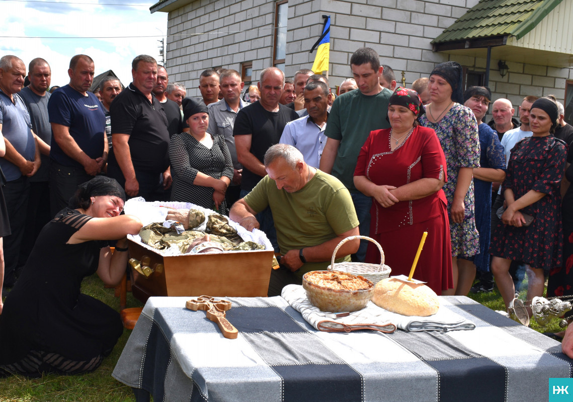 Замість омріяної відпустки додому Герой повернувся «на щиті»: на Волині в останню земну дорогу провели Валерія Баса