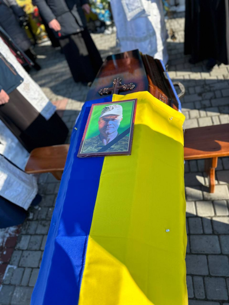 До останнього боровся за життя після важкого поранення: на Волині попрощалися із Героєм, батьком чотирьох синів Олегом Гринюком