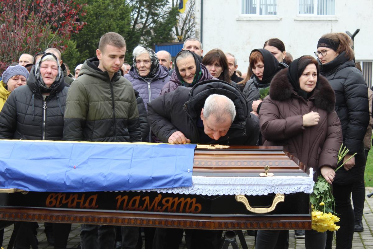 Завтра йому мало виповнитися 55 років: на Волині попрощалися із захисником Василем Савичем