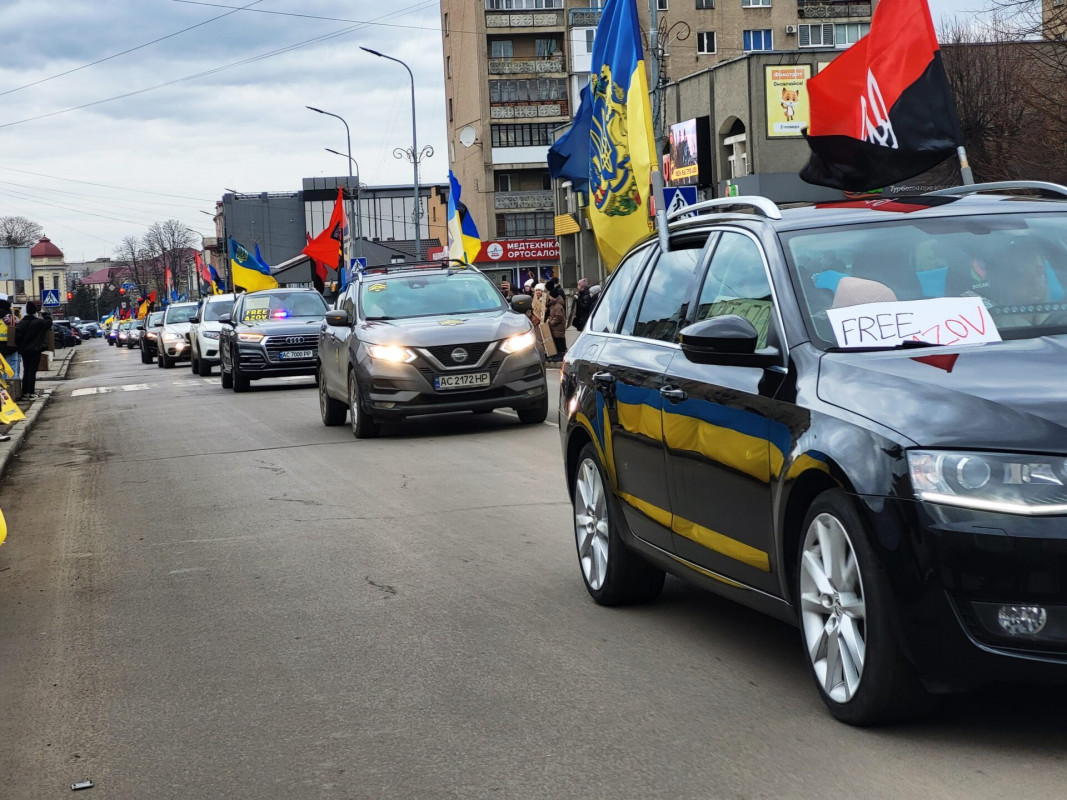 «Знайдіть та поверніть мені мого тата»: на Волині відбувся масштабний автопробіг на підтримку військовополонених