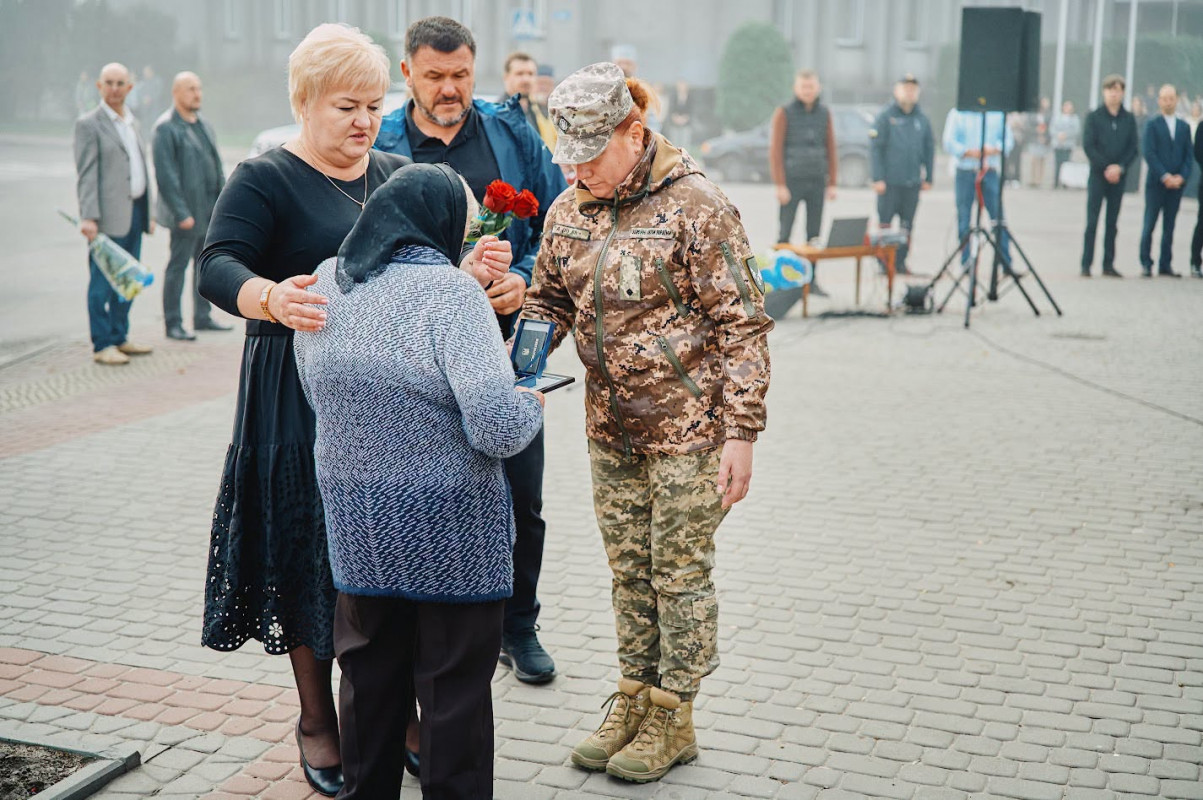 Загинули за Україну: родинам трьох Героїв вручили посмертні нагороди захисників