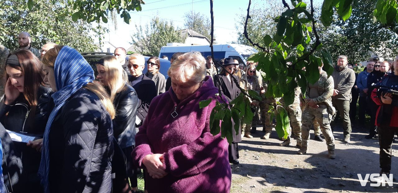 Пройшов пекло війни, але загинув у ДТП: у Луцькому районі прощаються з капітаном ЗСУ, кавалером ордена «За мужність» Павлом Чайкою