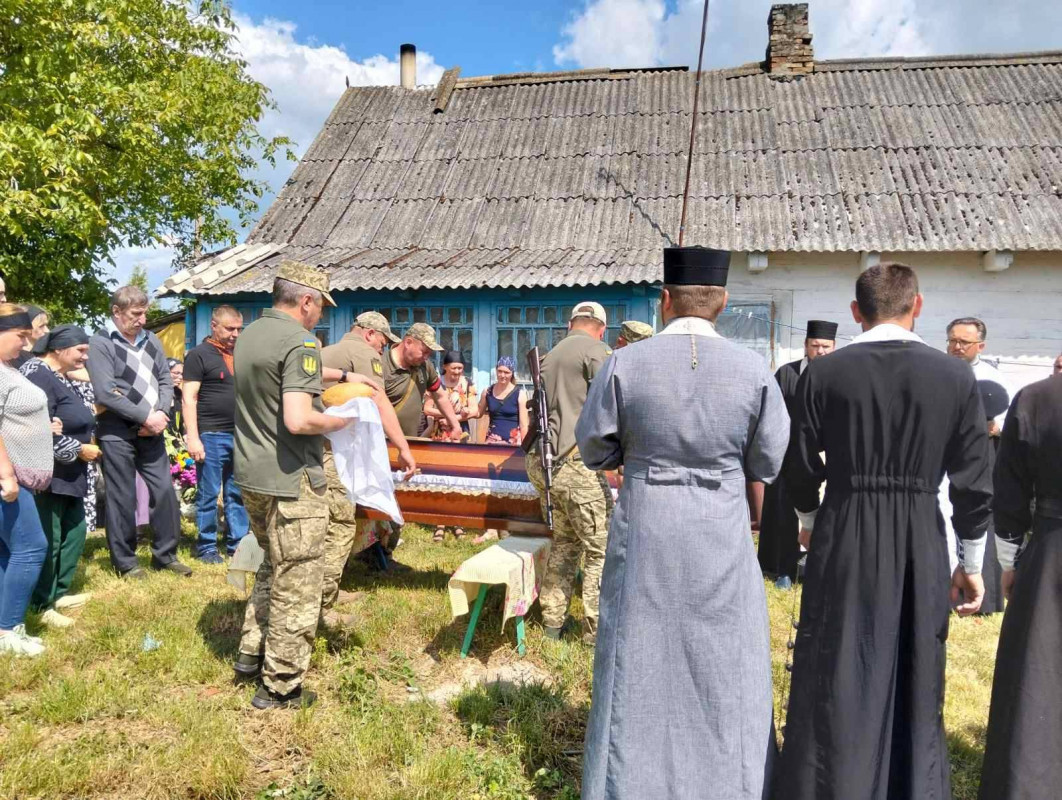 На Волині поховали 33-річного захисника Миколу Максимчука