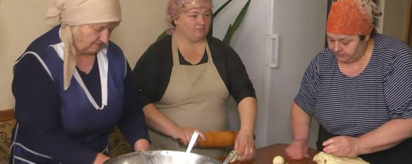 Тисяча пирогів щодня: волинські господині готують домашню випічку для бійців