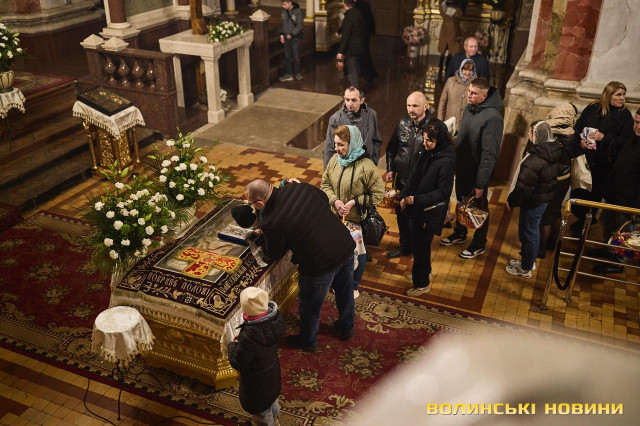 Як у Луцьку освячували кошики напередодні Великодня