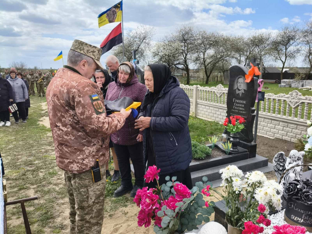 Рівно через рік після загибелі на Волині провели в останню дорогу Героя Юрія Камця