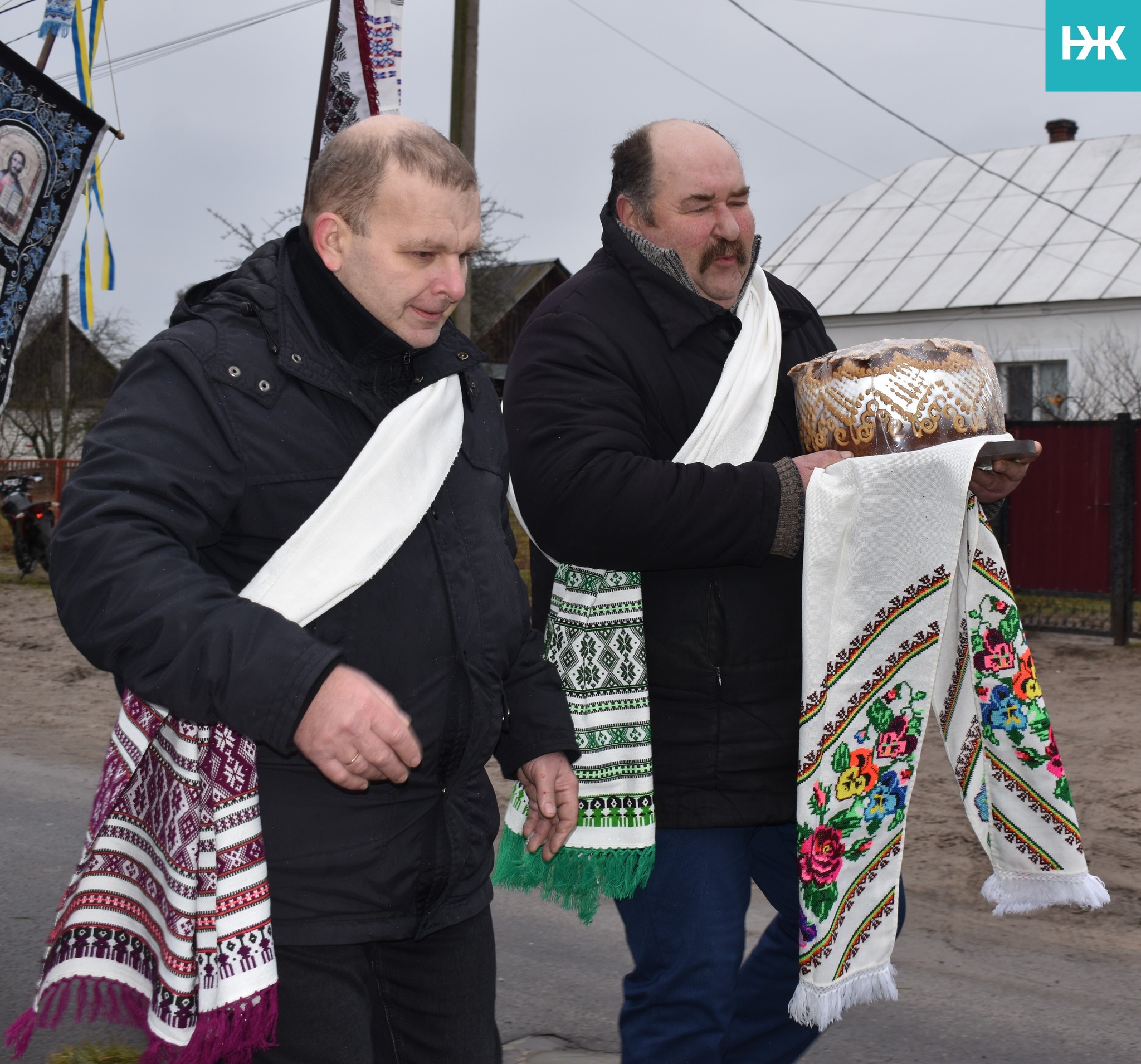 Загинув на війні у розквіті сил: на Волині в останню дорогу провели відважного Героя Богдана Диня