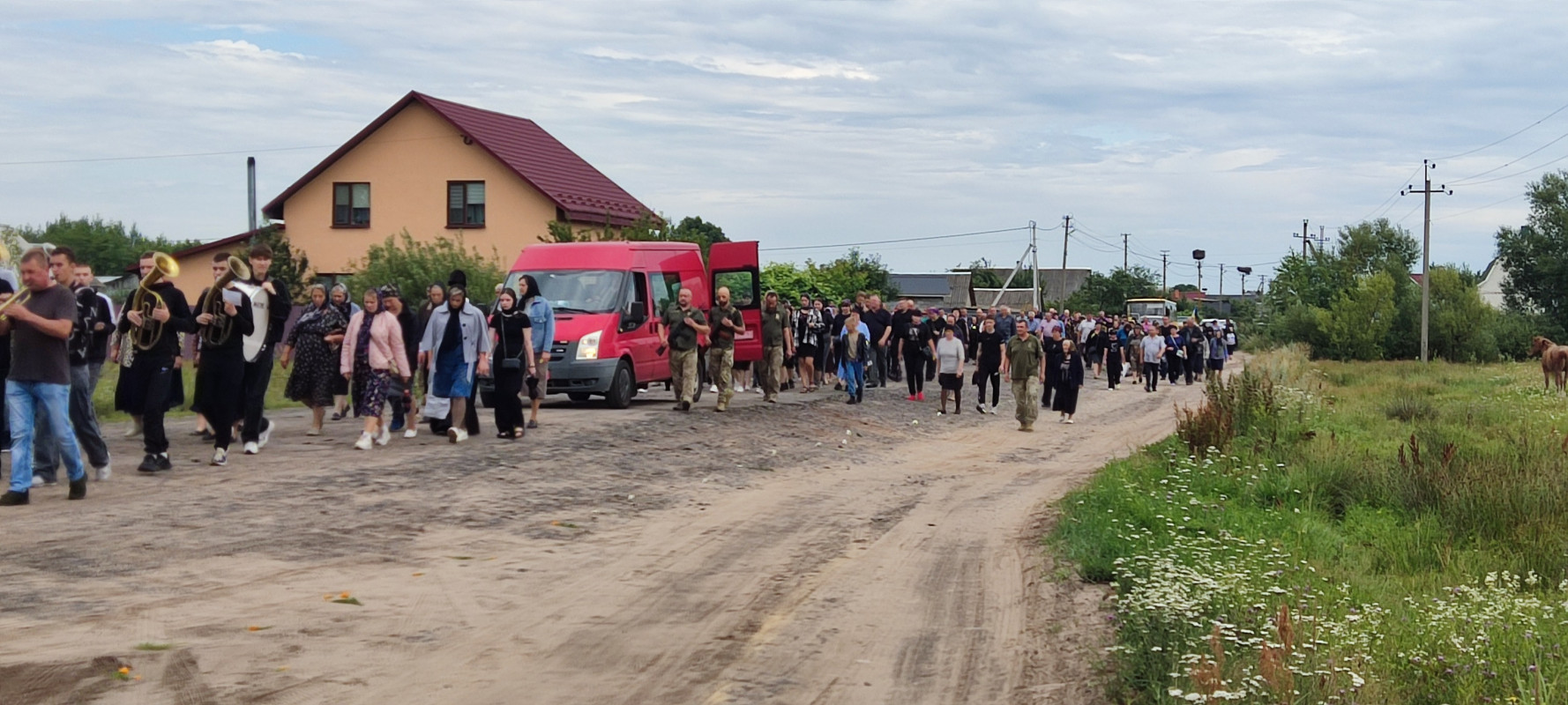 Молоде життя обірвала війна: на Волині попрощалися з Героєм Дмитром Зацерковним