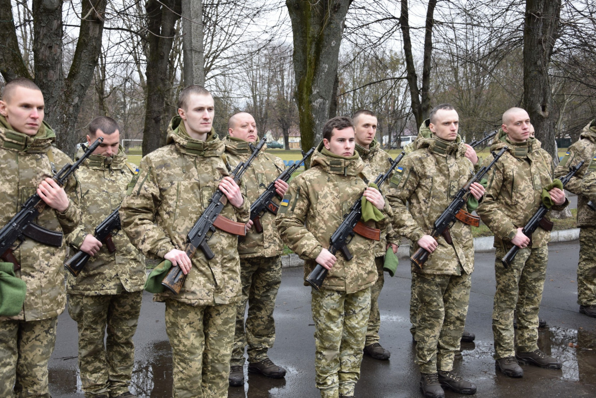 Наймолодшому - 19 років: новобранці Волинського прикордонного загону склали військову присягу