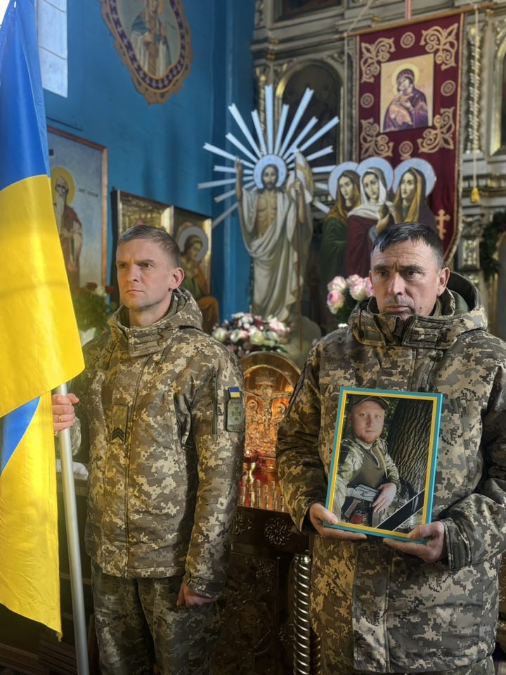 До останнього подиху боронив Україну: на Волині попрощалися із загиблим Героєм Іваном Кіпенем