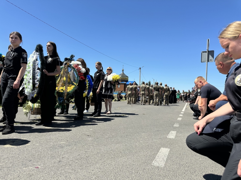 Поліцейський, що став Героєм: на Волині попрощалися з полеглим воїном Юрієм Кривошапкою