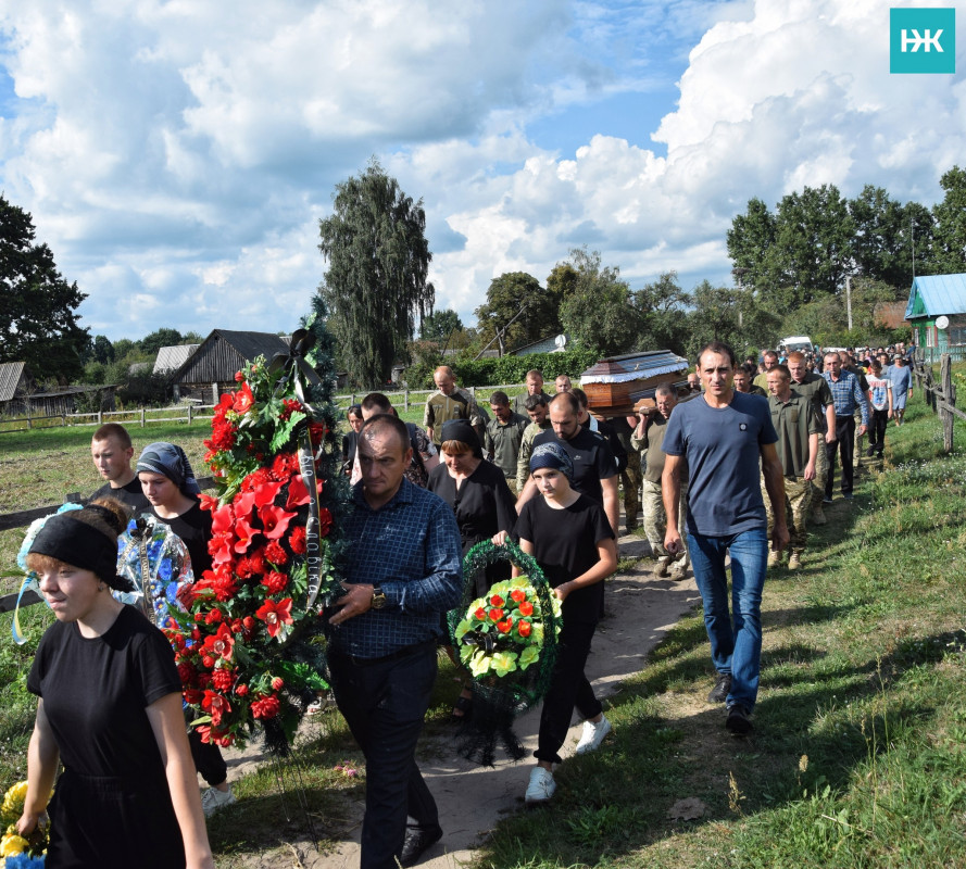 Понад рік вважався безвісти зниклим: на Волині всім селом прощалися з молодим Героєм Василем Канюкою