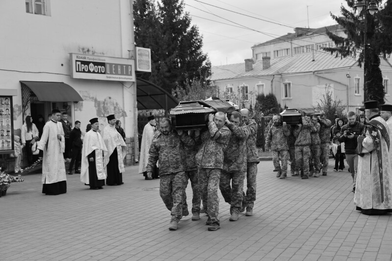 У Луцьку в один день попрощалися із двома захисниками - Вадимом Целюхом та Михайлом Гусаком