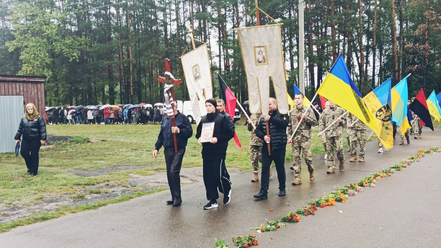 На Волині в останню путь провели 35-річного захисника Володимира Медведюка