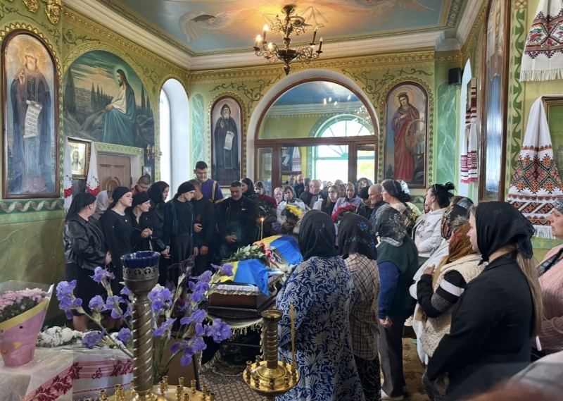 Два роки вважався безвісти зниклим: на Волині попрощалися з Героєм Віктором Шоломом