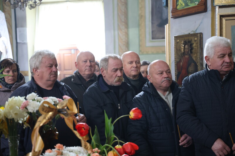 Загинув 15 місяців тому: у Луцькій громаді попрощалися з Героєм Анатолієм Бекасом. Фото