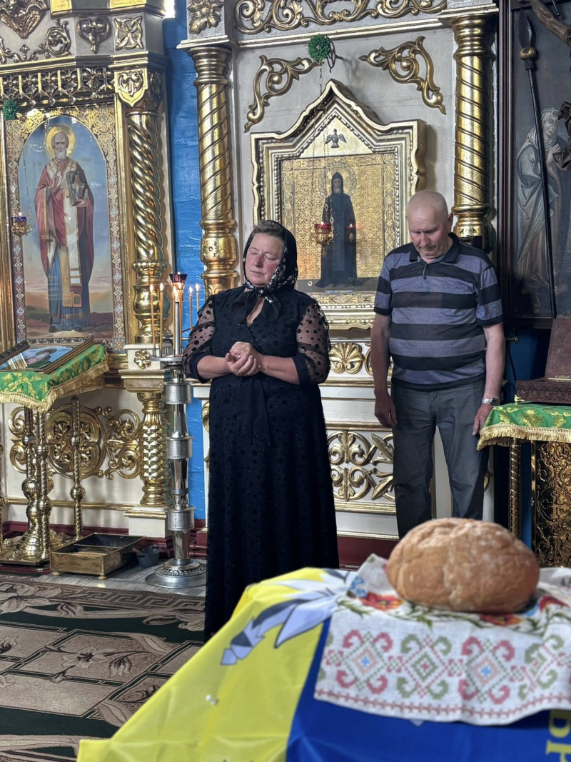 Майже два роки вважався зниклим безвісти: на Волині в останню земну дорогу провели Героя Михайла Ковальчука. Фото