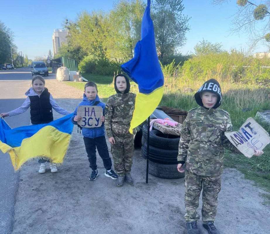 Канікули для допомоги: на Волині діти купили два дрони для захисників України
