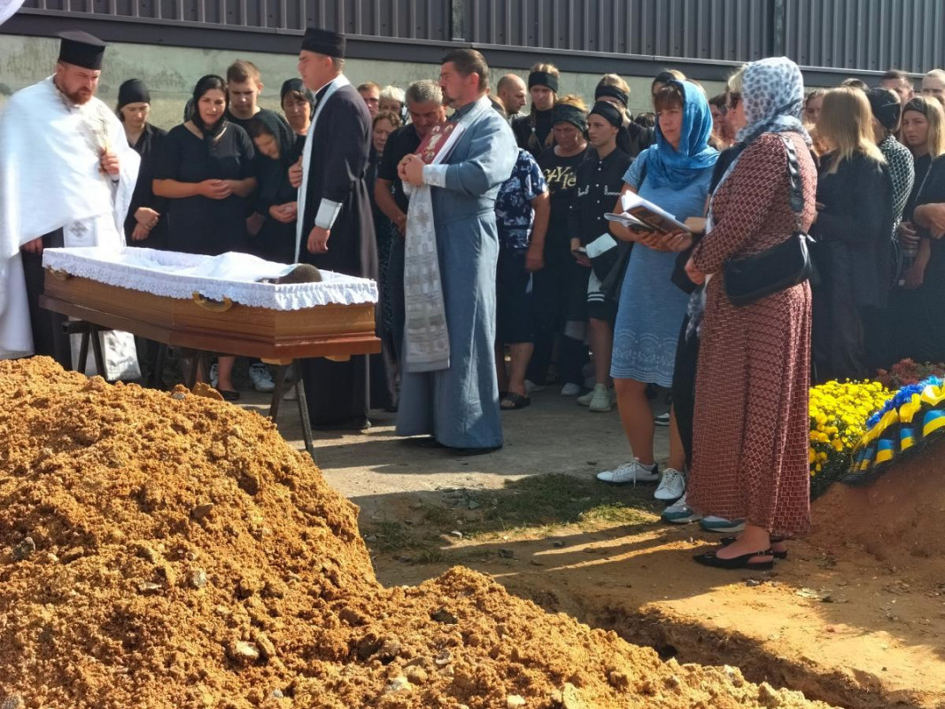 Рожищенська громада провела в останню земну дорогу свого наймолодшого захисника Івана Перія