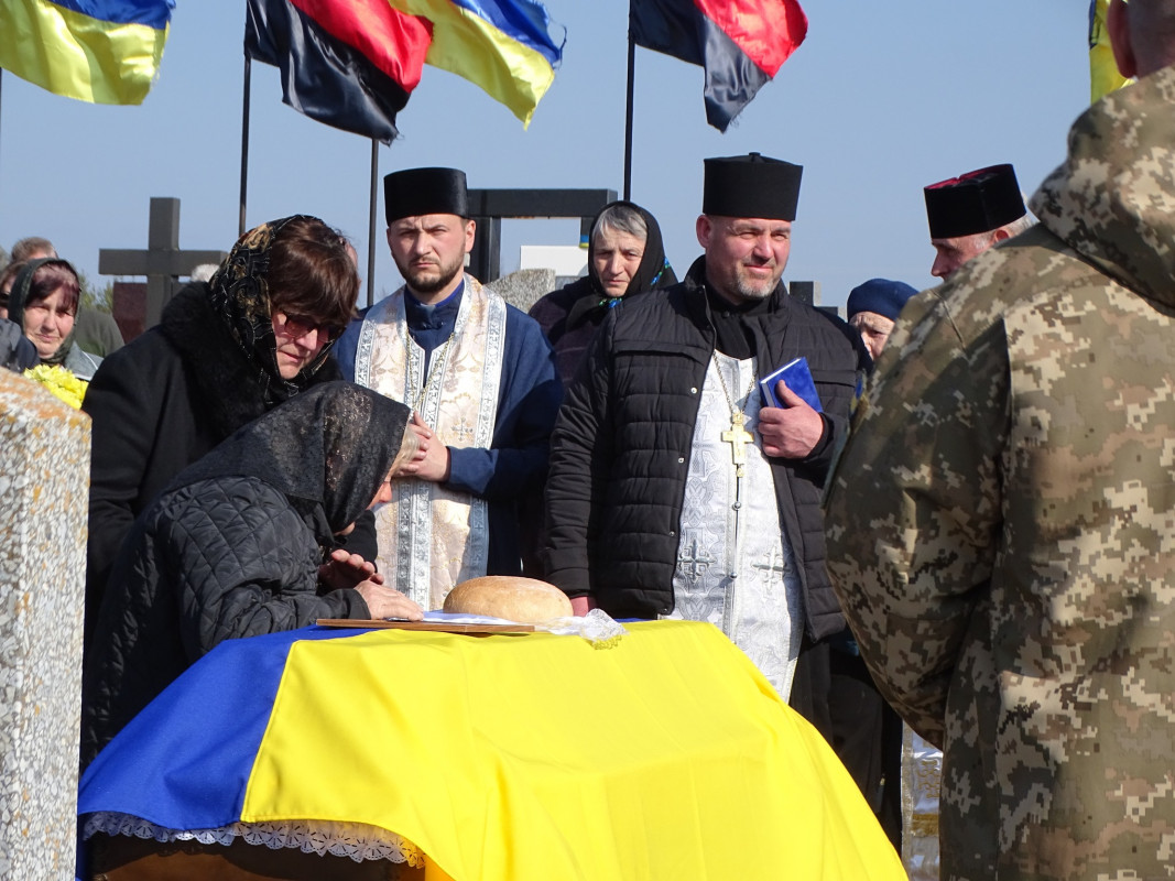 На Волині провели в останню путь Героя Василя Кравчука, який загинув два роки тому