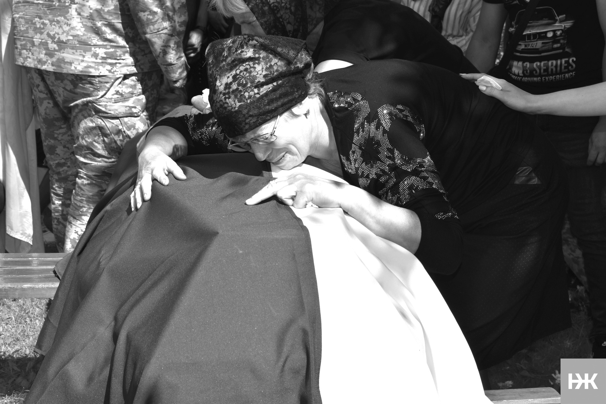 Майже два роки вважався зниклим безвісти: на Волині в останню дорогу провели Героя Олександра Пасіка