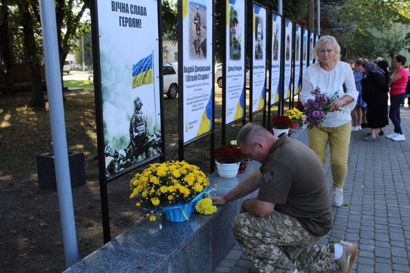 У Шацьку встановили банери з портретами полеглих захисників