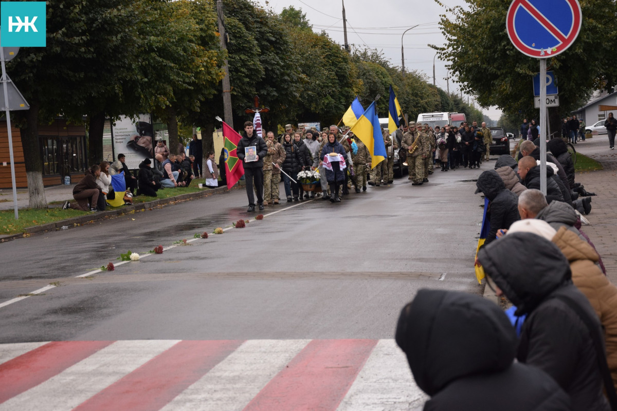 Повернувся «на щиті» після довгих місяців очікування: на Волині в останню дорогу провели Героя Володимира Губарика