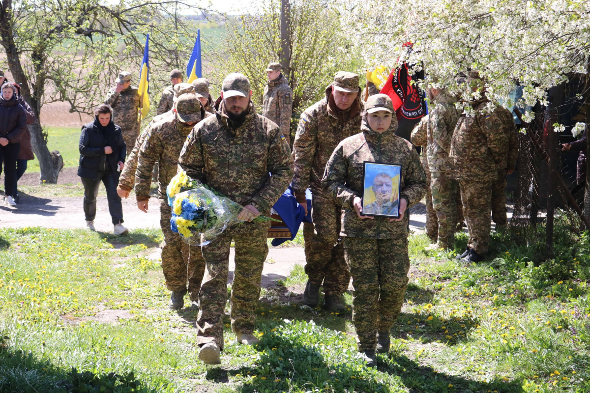 Близько 11 місяців вважався зниклим безвісти: на Волині попрощалися із захисником Василем Фаринюком