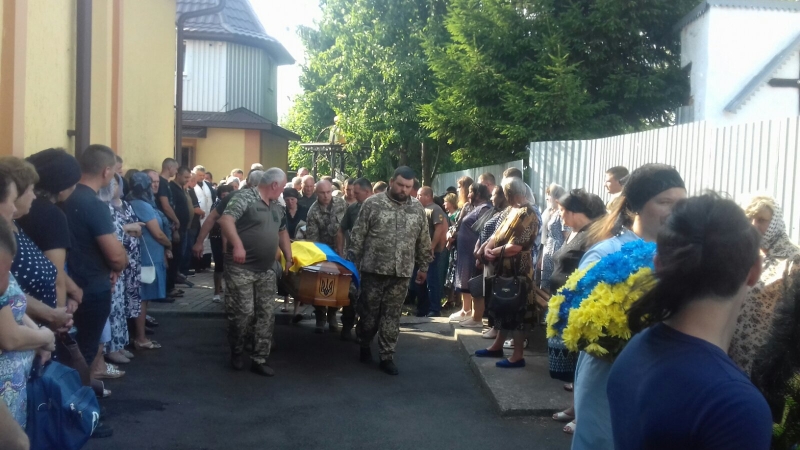 Люблячий чоловік, тато і вірний товариш: на Волині попрощалися з Героєм Сергієм Мельничуком