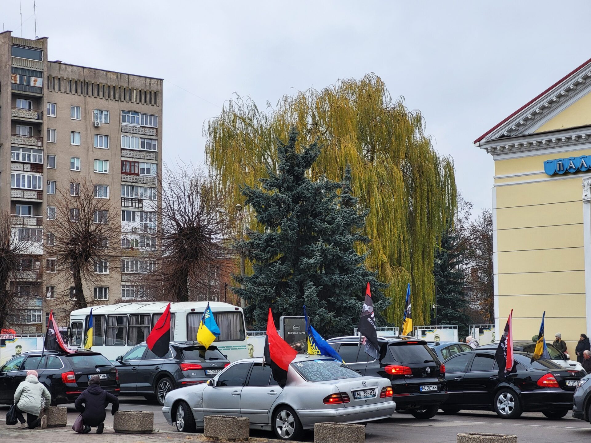 «Людина, яку пам'ятатимуть не лише на Волині, а й за межами України»: волиняни попрощалися з Героєм Ігорем Кобишем