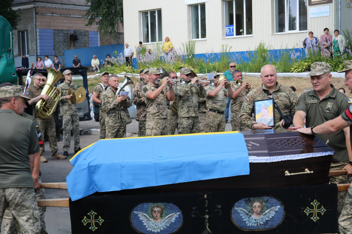 Майже 2 роки рідні жили надією на його повернення: у Луцькому районі поховали Героя Миколу Якубовича