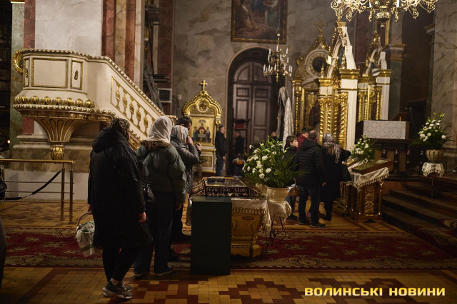 Як у Луцьку освячували кошики напередодні Великодня