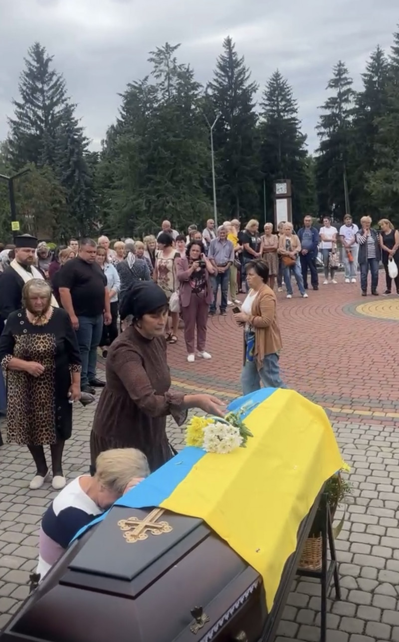 Понад рік вважався зниклим безвісти: на Волинь «на щиті» повернувся Герой Віктор Бурковський