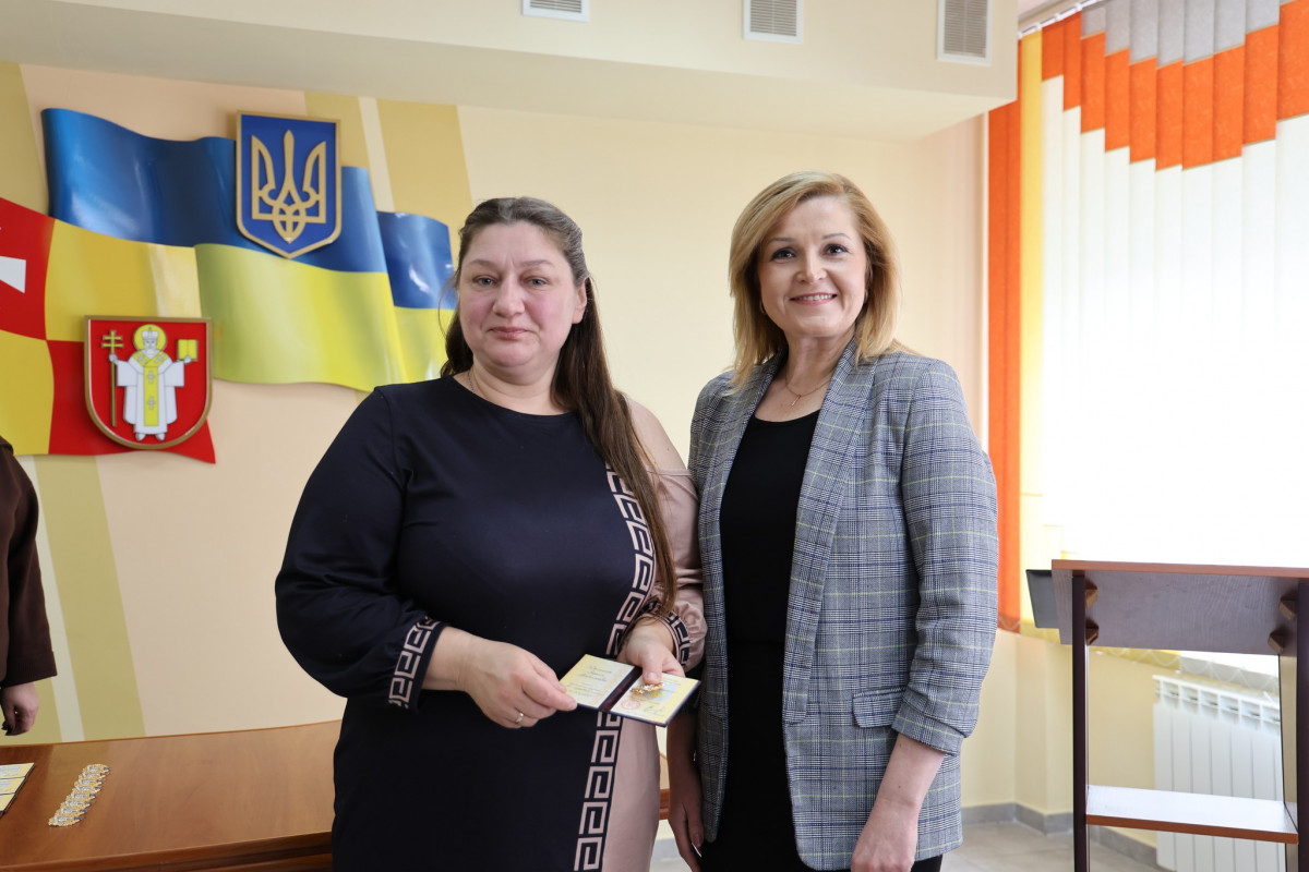 У Луцькій громаді дев’ятьом жінкам присвоїли звання «Мати-героїня»