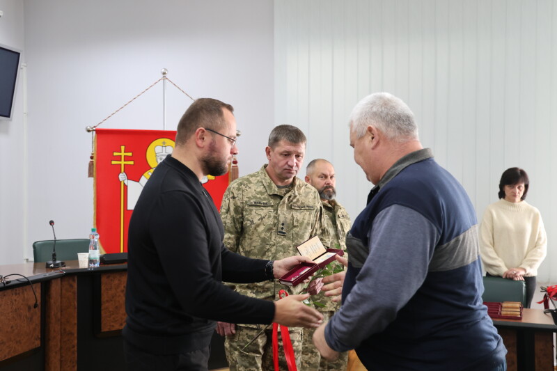 У Луцьку родинам загиблих воїнів вручили державні нагороди
