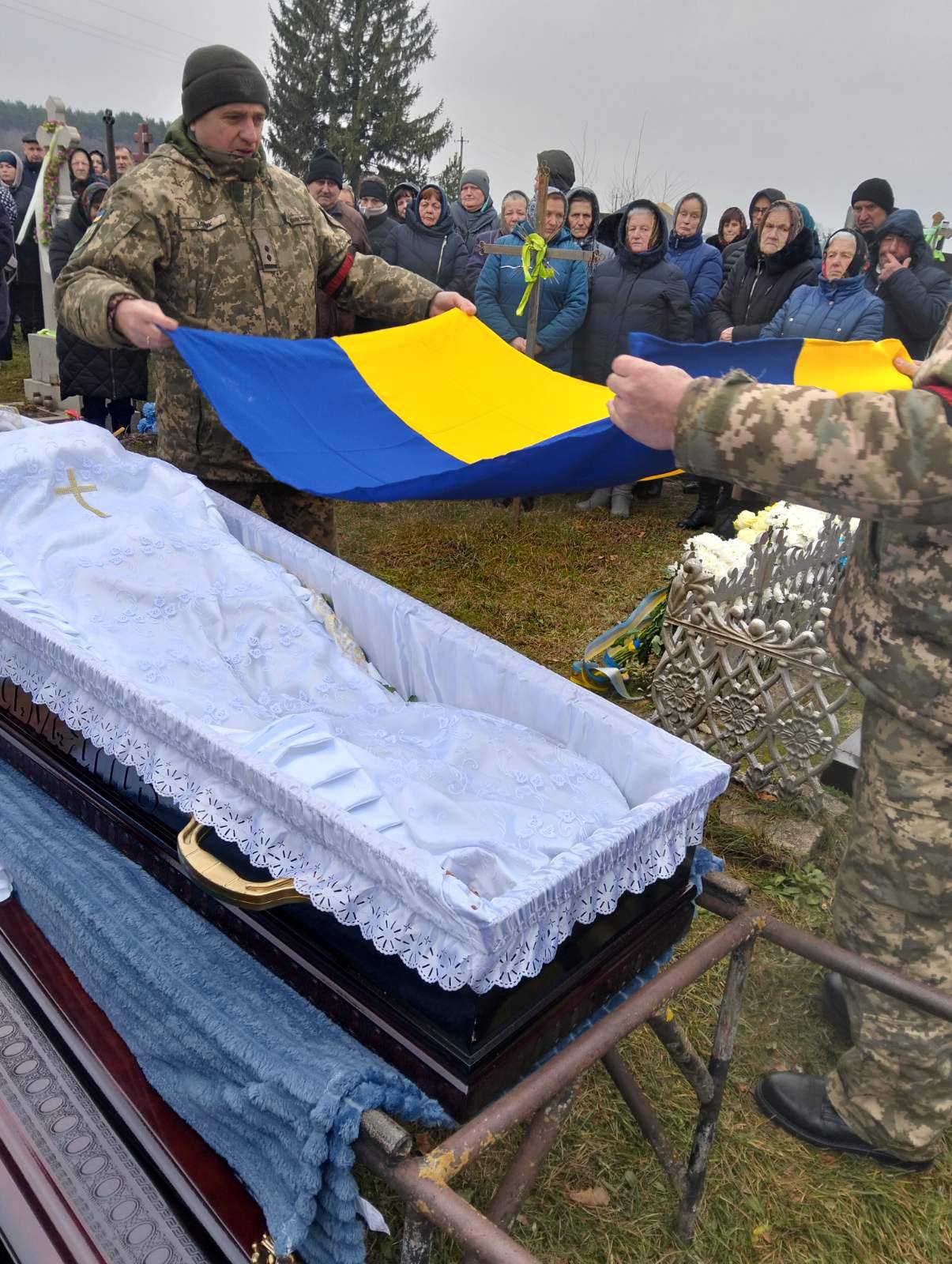 На Волині в останню дорогу провели військового Адріана Крупка. Фото